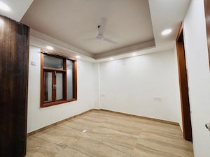 Room in 3 BHK Apartment at Freedom Fighters Enclave – for Rent