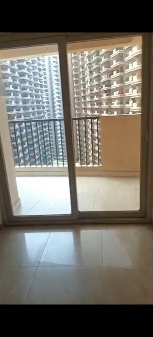 Room in 3 BHK Apartment at Gaur City 2 - 14th Avenue, Sector 16c Greater Noida – for Sale