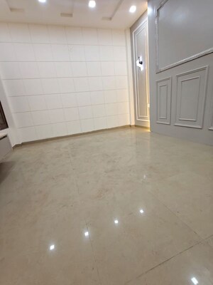 Room in 2 BHK Builder Floor at Indrapuram – for Rent
