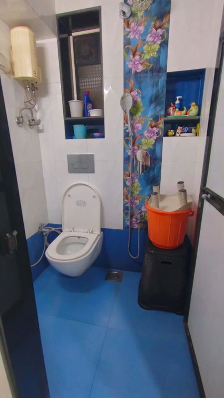 Bathroom, riddhi-gardens-chs 3 Bedroom 1000 Sq.Ft. Apartment In Malad East Mumbai 10619673