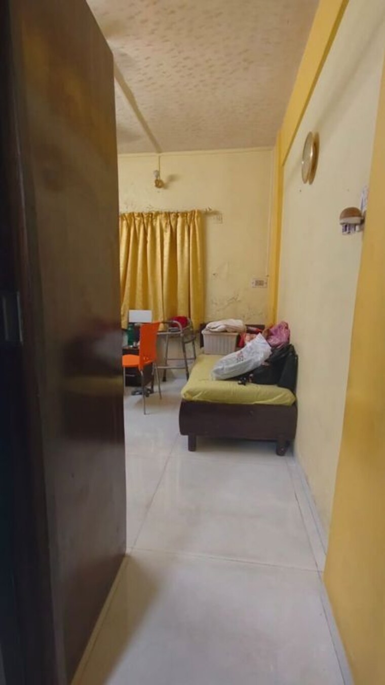 Living Room, riddhi-gardens-chs 3 Bedroom 1000 Sq.Ft. Apartment In Malad East Mumbai 10619673