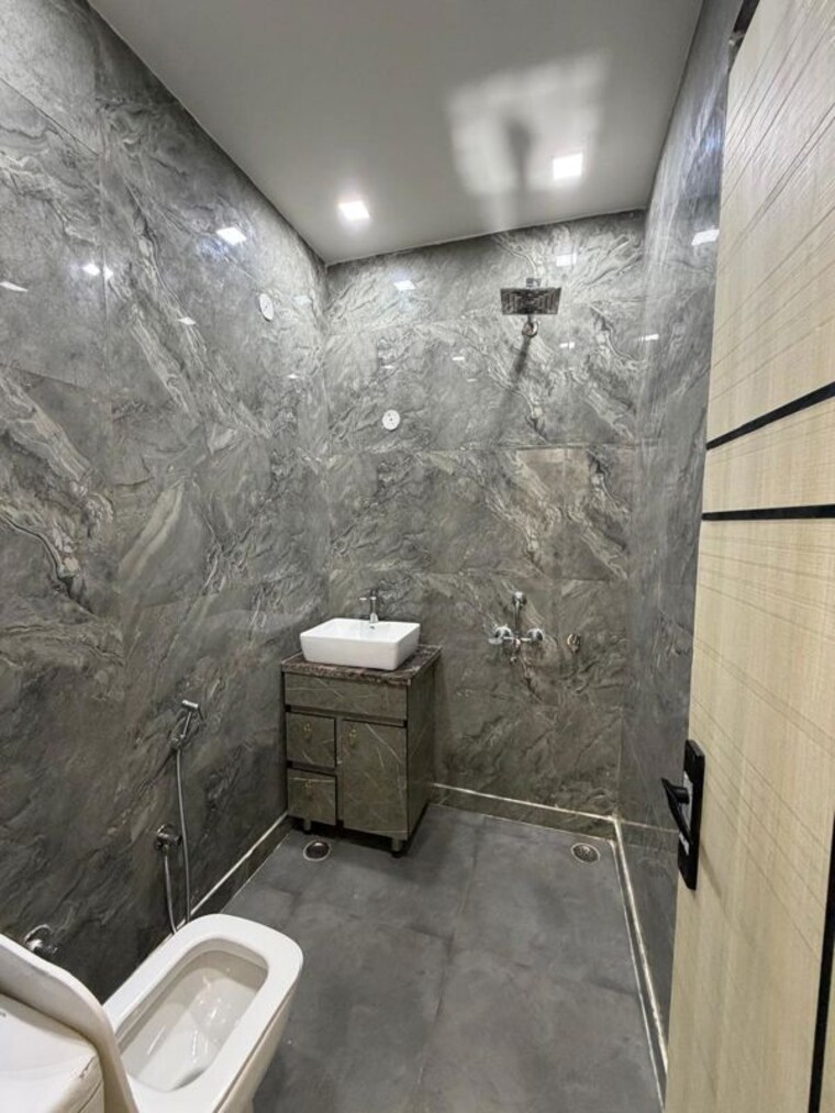 Bathroom, indrapuram 3 Bedroom 1200 Sq.Ft. Builder Floor In Indrapuram Ghaziabad 10619691