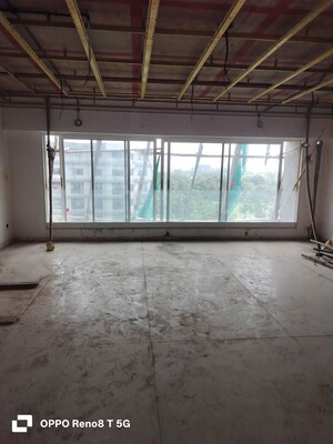 Room in 4 BHK Apartment at Ashish Apartment Juhu, Juhu – for Sale