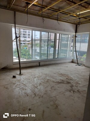 Room in 4 BHK Apartment at Ashish Apartment Juhu, Juhu – for Sale