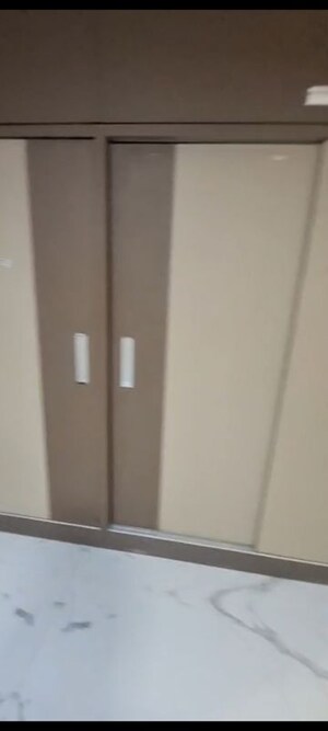 Room in 3 BHK Apartment at Navpada – for Rent