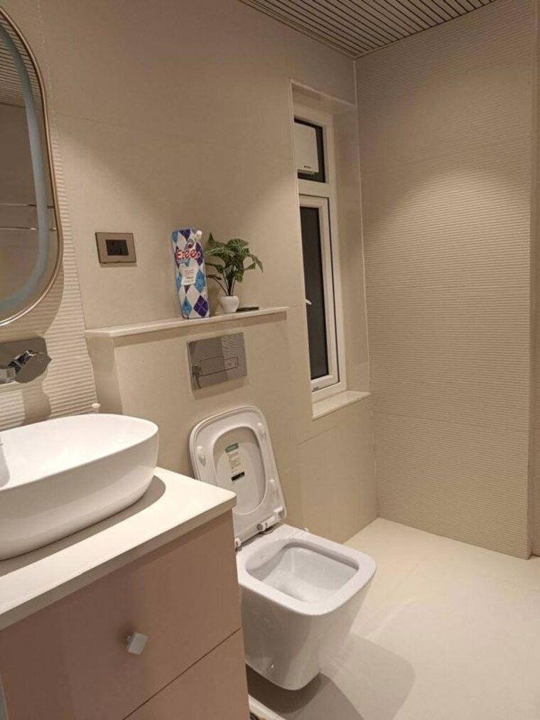 Bathroom, chittaranjan park 3 Bedroom 233 Sq.Yd. Builder Floor In Chittaranjan Park Delhi 10619717