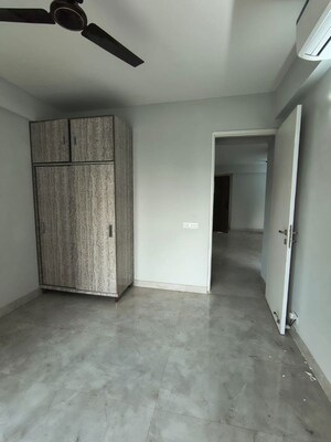Room in 3 BHK Apartment at Signature Global City, Sector 37d – for Rent