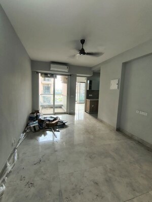 Room in 3 BHK Apartment at Signature Global City, Sector 37d – for Rent