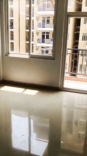 Room in 2 BHK Apartment at GLS Avenue 81, Sector 81 – for Rent