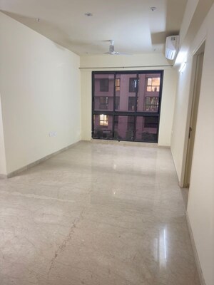 Room in 3 BHK Apartment at Lodha Sterling, Kolshet Road – for Rent