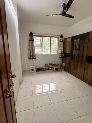Room in 3 BHK Apartment at Amrut Apartments, Erandwane – for Rent
