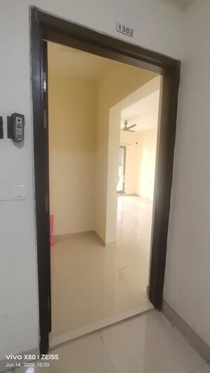 Room in 2 BHK Apartment at Acme Ozone, Manpada – for Rent