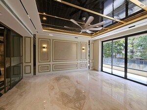 Room in 4 BHK Builder Floor at Sector 22 – for Rent