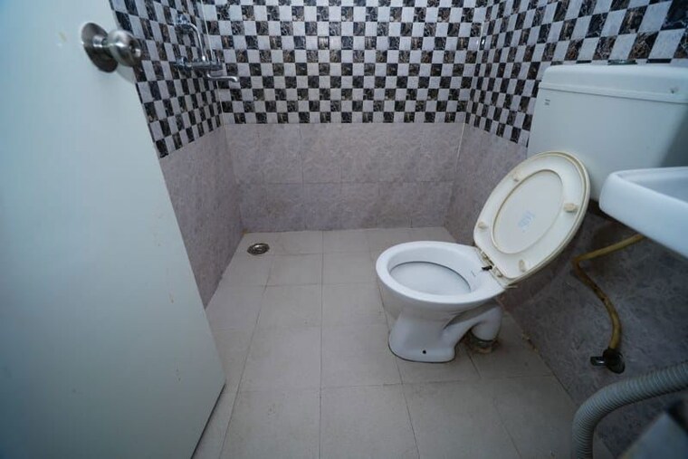 Bathroom, signature-global-synera 2 Bedroom 680 Sq.Ft. Apartment In Sector 81 Gurgaon 10619875