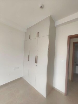 Room in 4 BHK Apartment at L&T Raintree Boulevard, Hebbal – for Rent