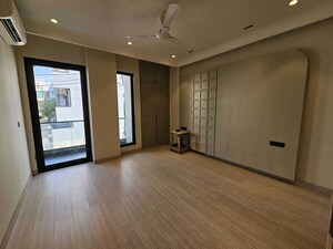 Room in 4 BHK Builder Floor at Palam Vihar – for Rent