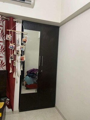 Room in 1.5 BHK Apartment at Lodha Amara, Kolshet Road – for Rent