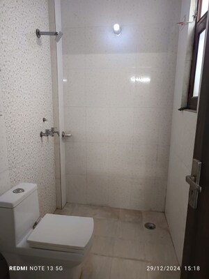 Bathroom in 1 BHK Builder Floor at Sector 46 – for Rent