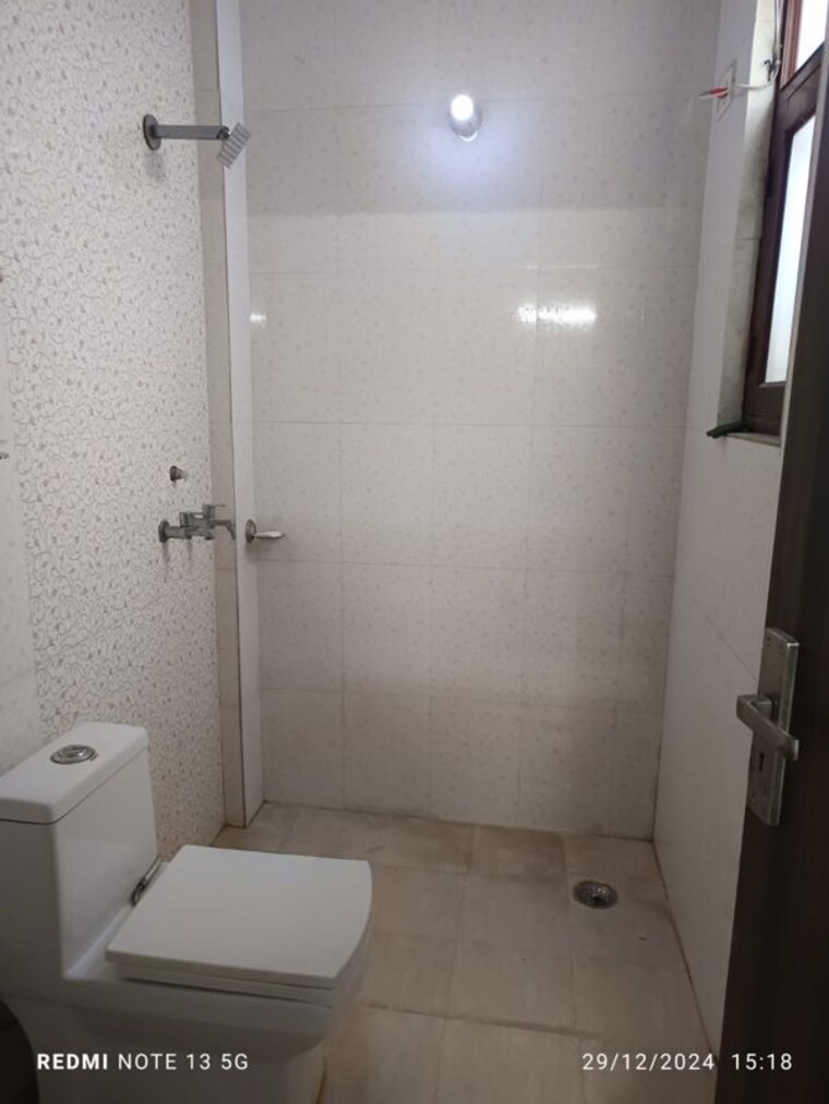 Bathroom, sector 46 1 Bedroom 200 Sq.Yd. Builder Floor In Sector 46 Gurgaon 10619897