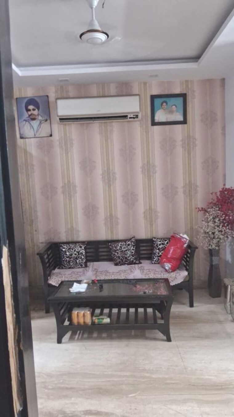 Bedroom, subhash nagar 2 Bedroom 100 Sq.Yd. Builder Floor In Subhash Nagar Delhi 10619934