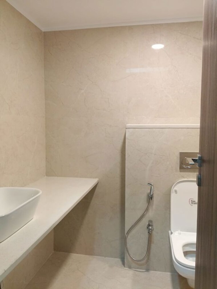 Bathroom, shree-suraj-park-grandeur 3 Bedroom 1750 Sq.Ft. Apartment In Vile Parle West Mumbai 10619924