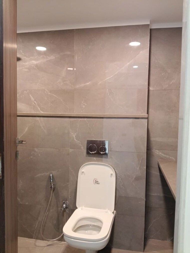 Bathroom, shree-suraj-park-grandeur 3 Bedroom 1750 Sq.Ft. Apartment In Vile Parle West Mumbai 10619924