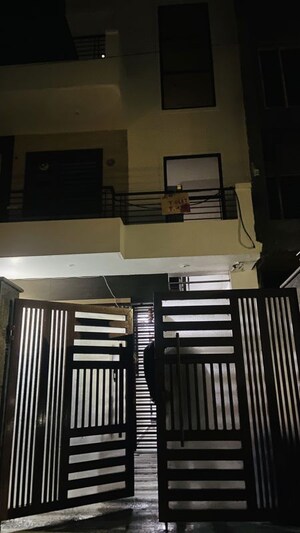 6+ BHK Independent House For Sale in Sector 4