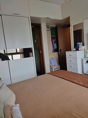 Room in 2 BHK Apartment at The Wadhwa The Address, Ghatkopar West – for Rent