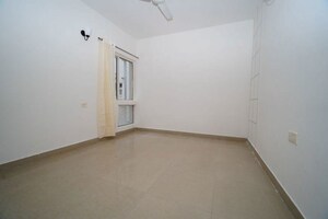 Room in 3 BHK Apartment at Sare Crescent Parc, Sector 92 – for Sale