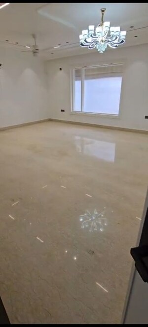 Room in 5 BHK Builder Floor at Sector 1 Vaishali – for Sale