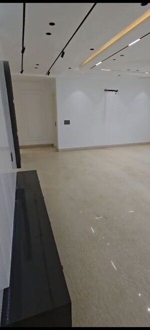 Room in 5 BHK Builder Floor at Sector 1 Vaishali – for Sale