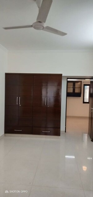 Room in 3 BHK Apartment at Vasant Kunj – for Rent
