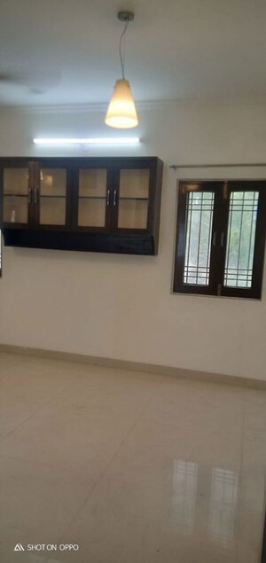 Room in 3 BHK Apartment at Vasant Kunj – for Rent