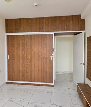 Room in 3 BHK Apartment at Mantri Lithos, Thanisandra – for Rent