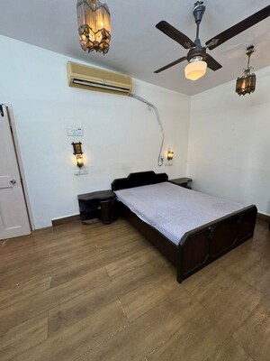 Team Area in 1 BHK Apartment at Vishwakamal Apartment Lower Parel, Lower Parel – for Rent