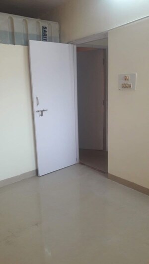 Room in 2.5 BHK Apartment at Mitha Nagar – for Rent