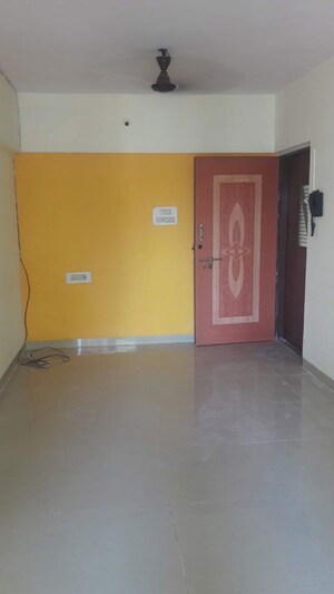 Room in 2.5 BHK Apartment at Mitha Nagar – for Rent