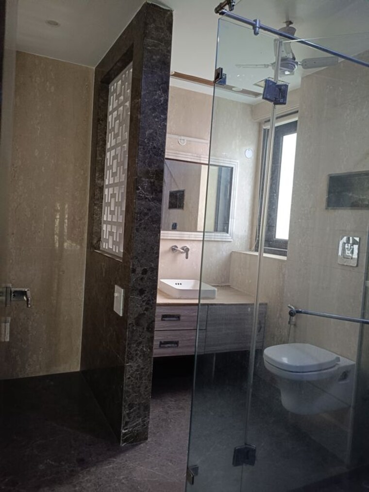 Bathroom, maharani bagh 4 Bedroom 805 Sq.Yd. Builder Floor In Maharani Bagh Delhi 10619955