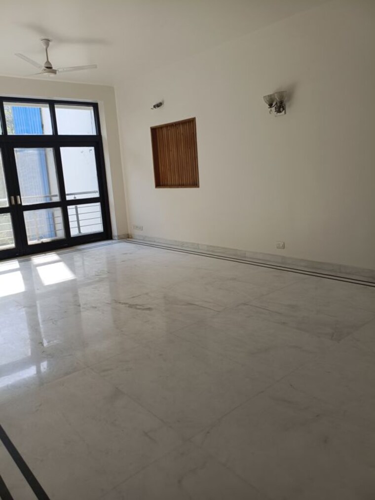 Room, maharani bagh 4 Bedroom 805 Sq.Yd. Builder Floor In Maharani Bagh Delhi 10619955