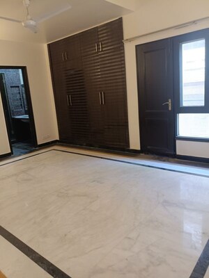 4 BHK Builder Floor For Sale in Maharani Bagh