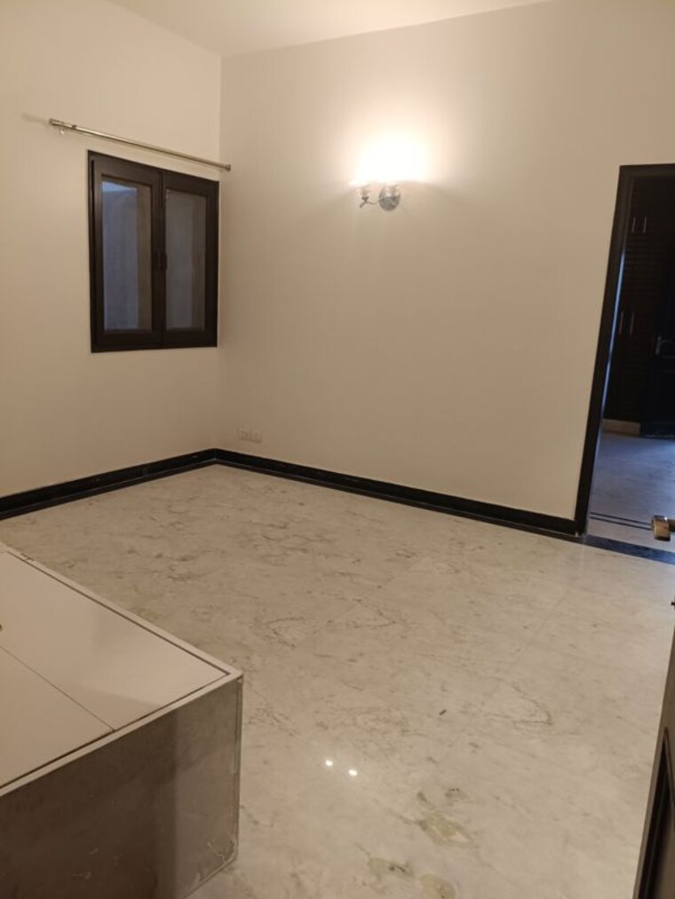 Room, maharani bagh 4 Bedroom 805 Sq.Yd. Builder Floor In Maharani Bagh Delhi 10619955