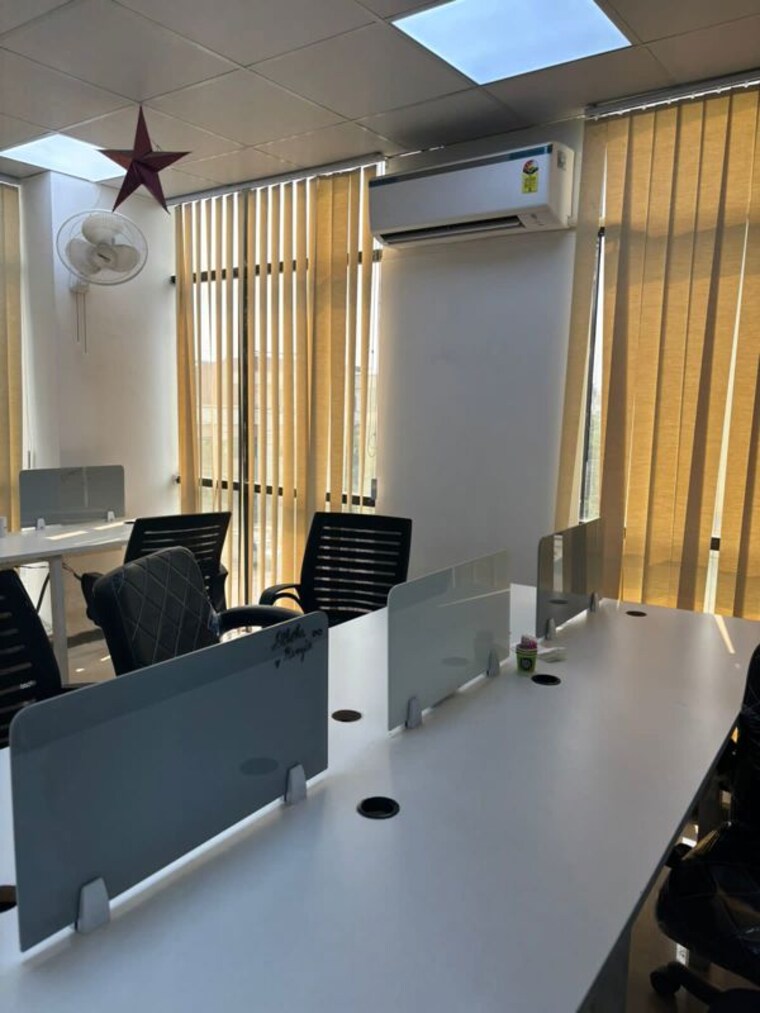 Team Area, sector 63 Commercial Office Space 2000 Sq.Ft. In Sector 63 Noida 10619961