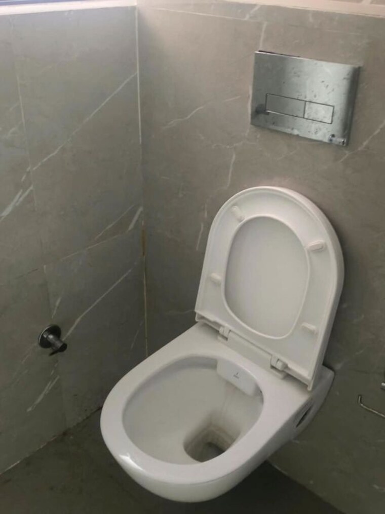 Bathroom, sector 63 Commercial Office Space 2000 Sq.Ft. In Sector 63 Noida 10619961