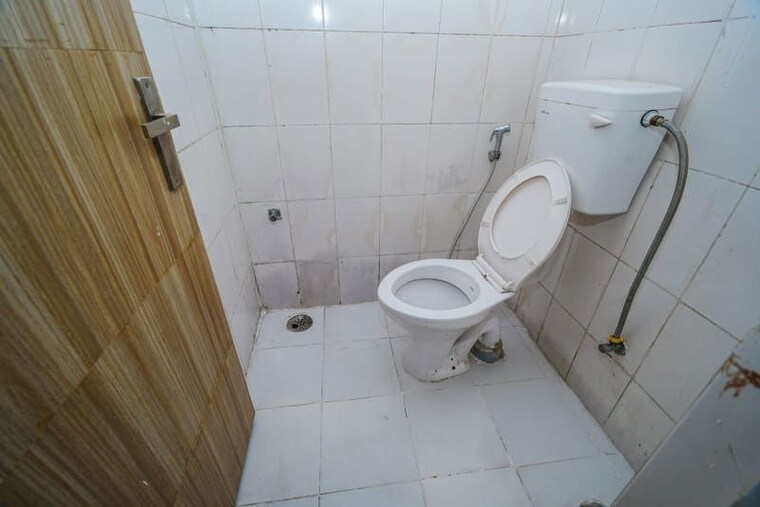 Bathroom, panchsheel-greens-ii 2.5 Bedroom 1350 Sq.Ft. Apartment In Sector 16 Greater Noida Greater Noida 10620019