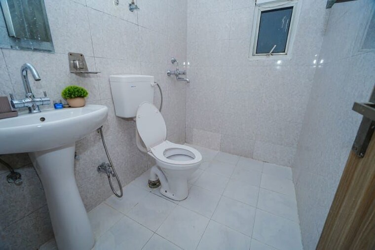 Bathroom, panchsheel-greens-ii 2.5 Bedroom 1350 Sq.Ft. Apartment In Sector 16 Greater Noida Greater Noida 10620019