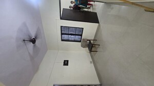 Room in 2.5 BHK Apartment at Dilshad Garden – for Sale