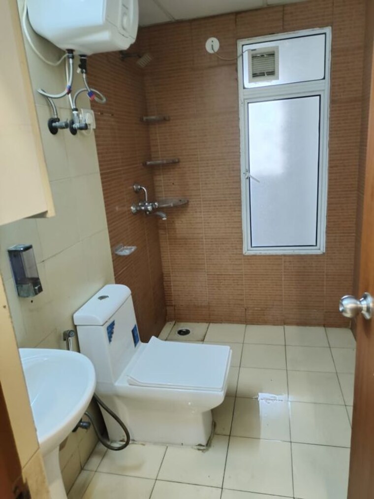 Bathroom, mahagun-mywoods 3 Bedroom 1545 Sq.Ft. Apartment In Sector 16c Greater Noida Greater Noida 10620060