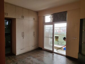 Room in 3 BHK Apartment at Mahagun Mywoods, Sector 16c Greater Noida – for Rent