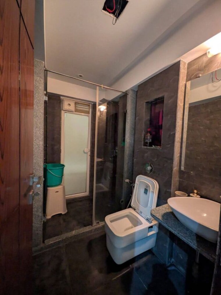 Bathroom, seven-bungalow 3 Bedroom 1200 Sq.Ft. Apartment In Andheri West Mumbai 10620063
