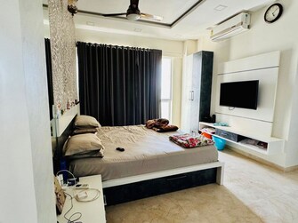 4 BHK 1800 Sq.Ft. Apartment in New Cuffe Parade